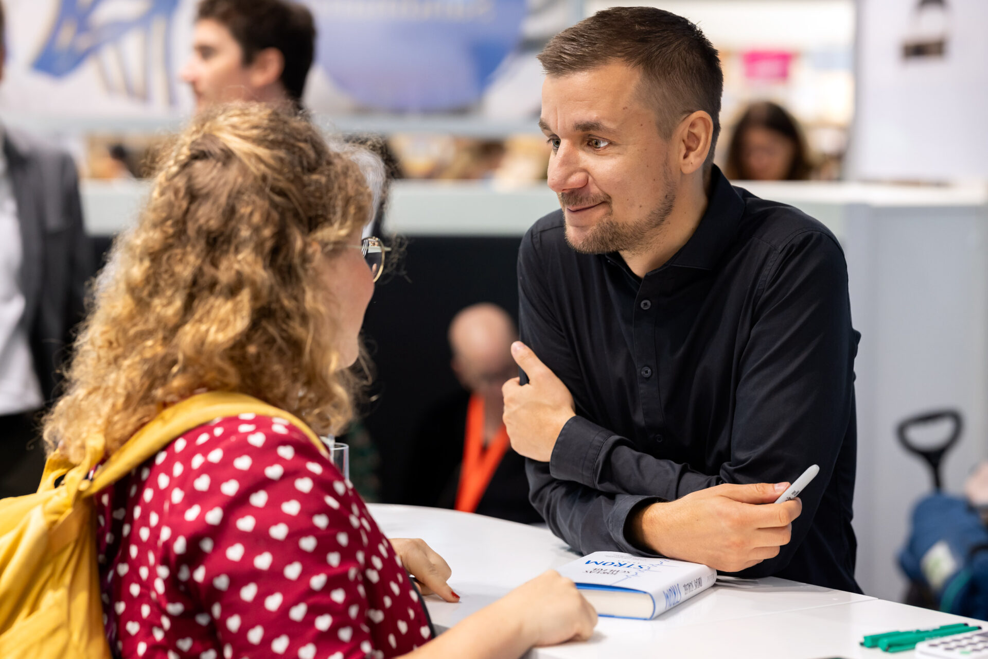 Tobias Schlegl - Frankfurter Buchmesse 2023 | Canon R5, 85 mm, f2,8, 1/200 s, ISO 1000